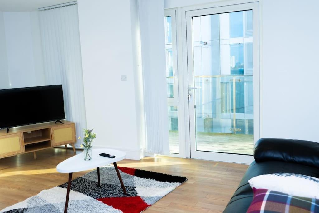 1 Bed Luxury Comfortable Apt Londyn Zewnętrze zdjęcie